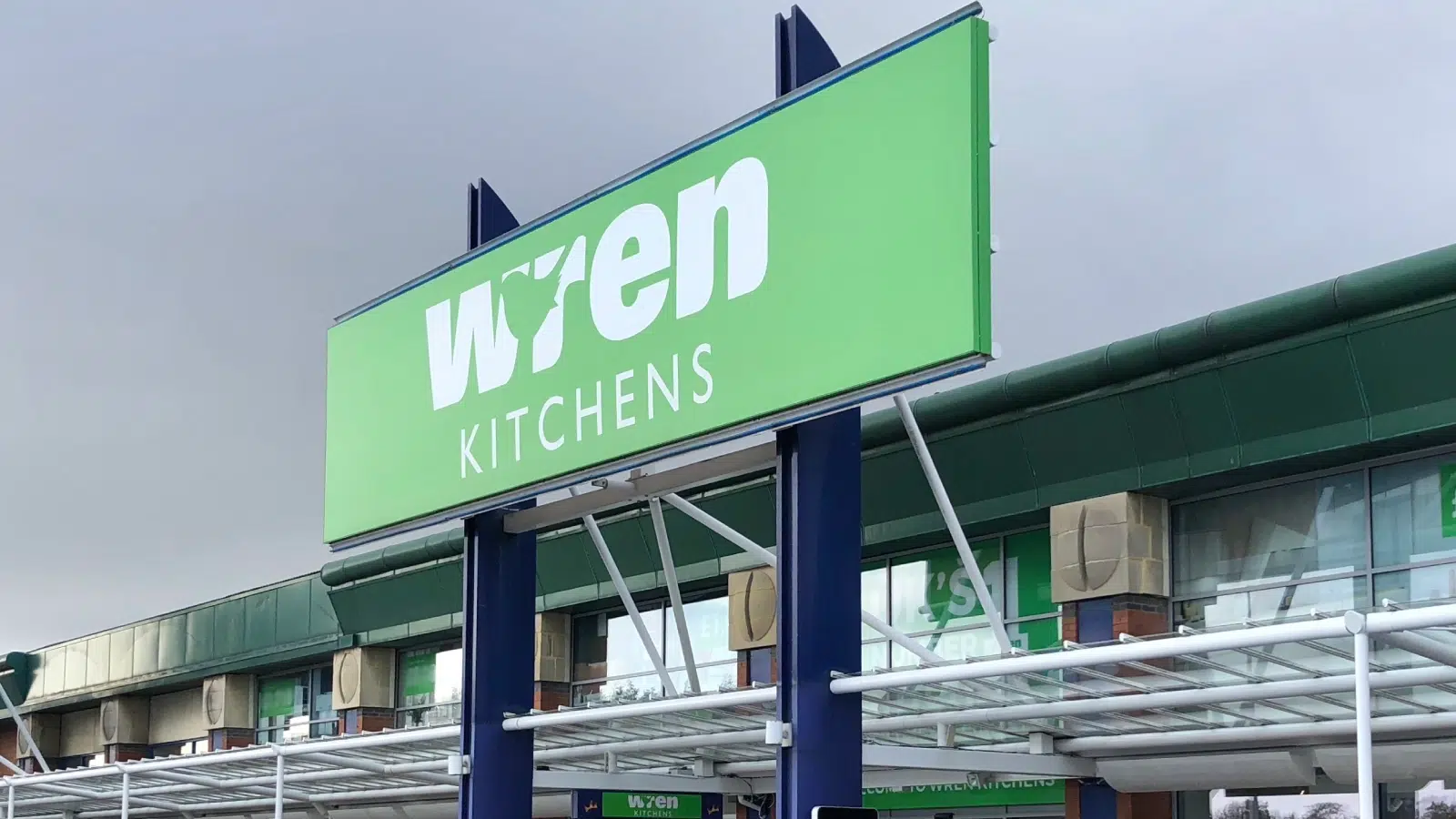 Exterior of a Wren Kitchens storefront following the kitchen cabinet company’s sudden United States Chapter 7 bankruptcy filing and store closures.